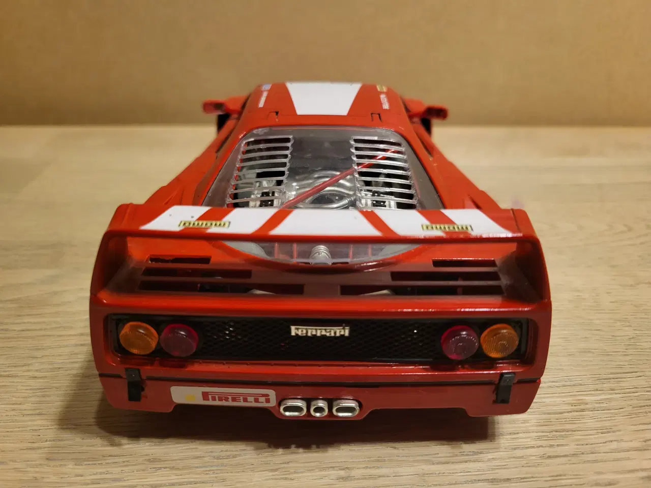 Billede 7 - Modelbil Ferrari F40 1990 skala 1/18