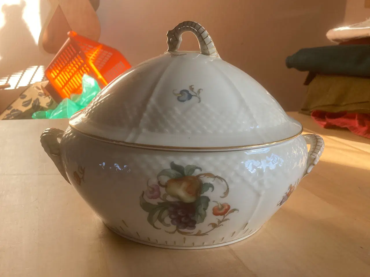 Billede 1 - Suppeterrin med låg.