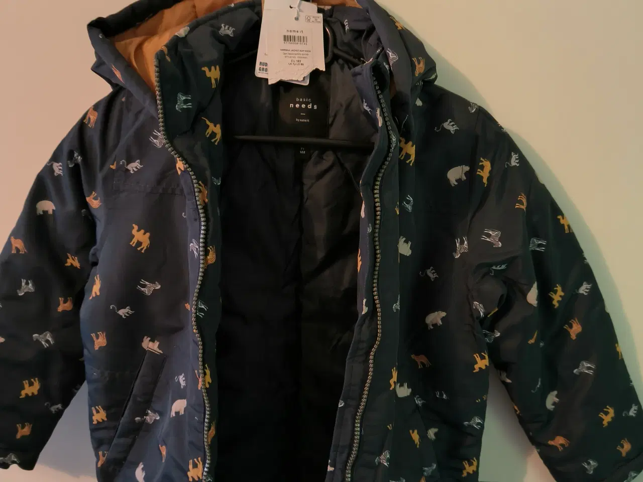 Billede 2 - Jakke str 122 name it