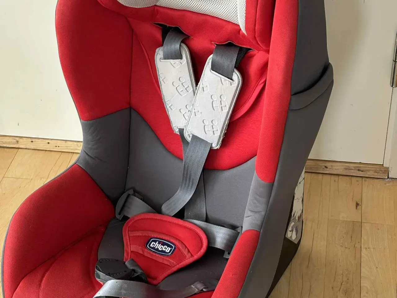 Billede 1 - Chicco autostol 9- 18kg med base
