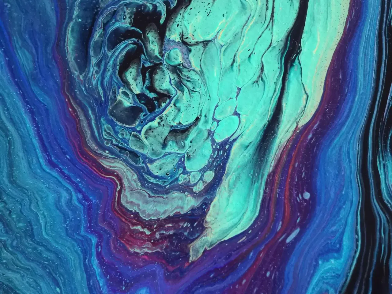 Billede 3 - Skønne blå farver fuldender dette Fluid Art maleri