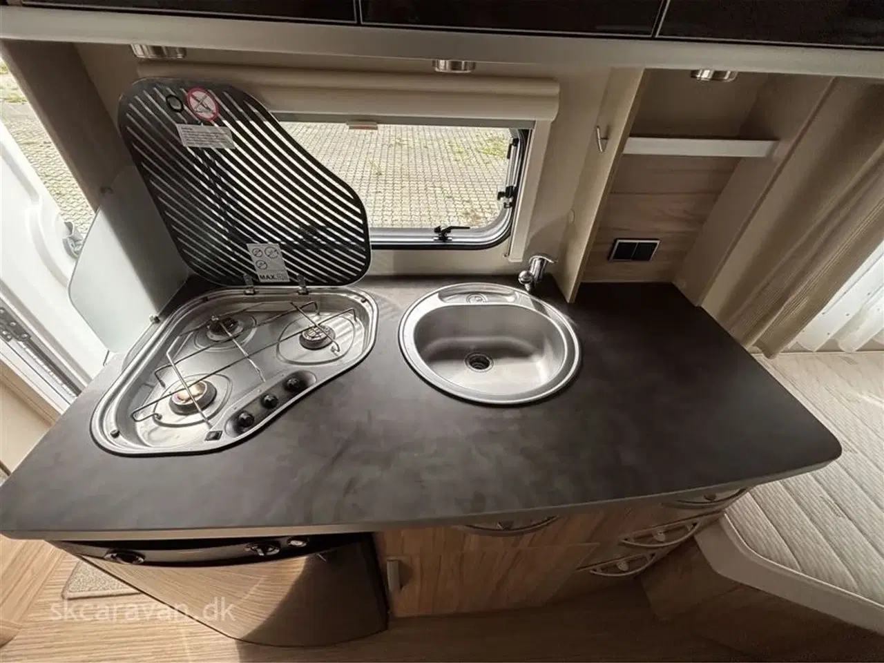 Billede 7 - 2020 - Hymer Eriba Feeling 442   Sapr over 100.000,- i forhold til en ny