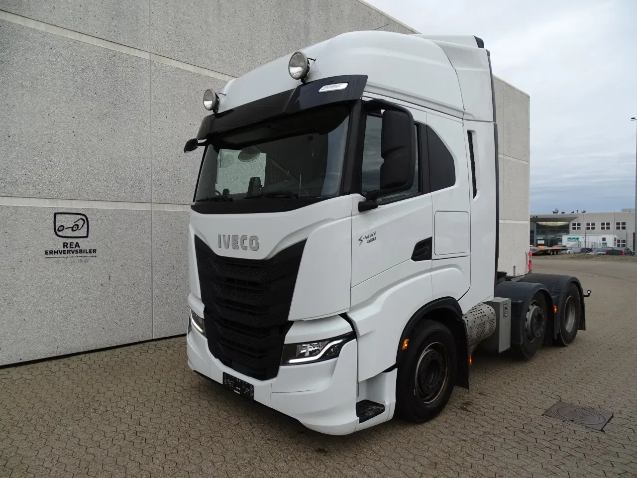 Billede 1 - Iveco S-WAY Twinsteer udlejes