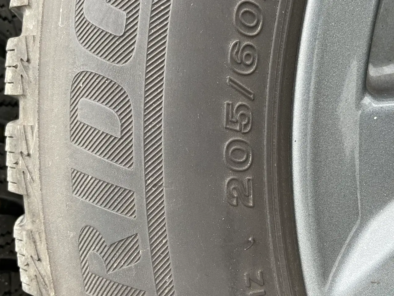 Billede 3 - Vinterdæk på alufælge -  205/60 R 60