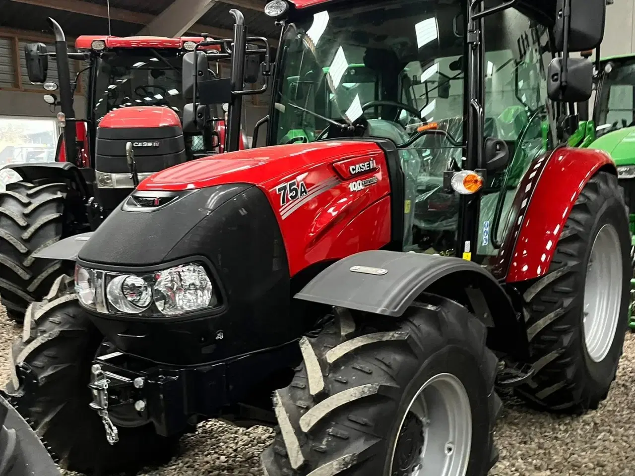 Billede 1 - Case IH Farmall 75 A Koblingsfrit vendegear og brede hjul.
