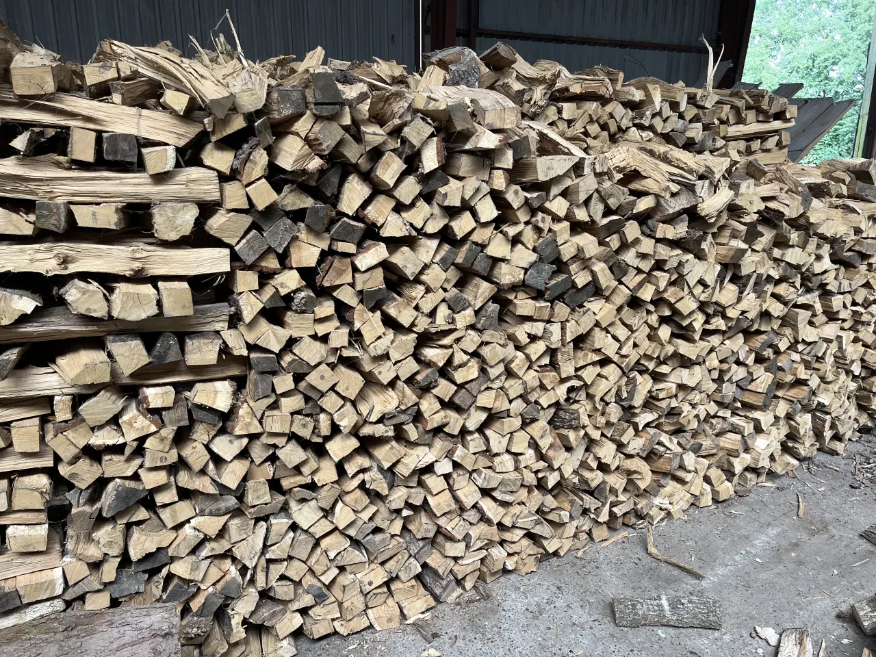 Billede 1 - Tørt Løvbrænde sælges savet og kløvet efter ønske