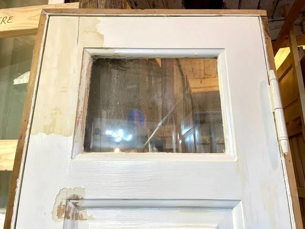 Billede 4 - Lav og smal, lille kælderdør m. karm