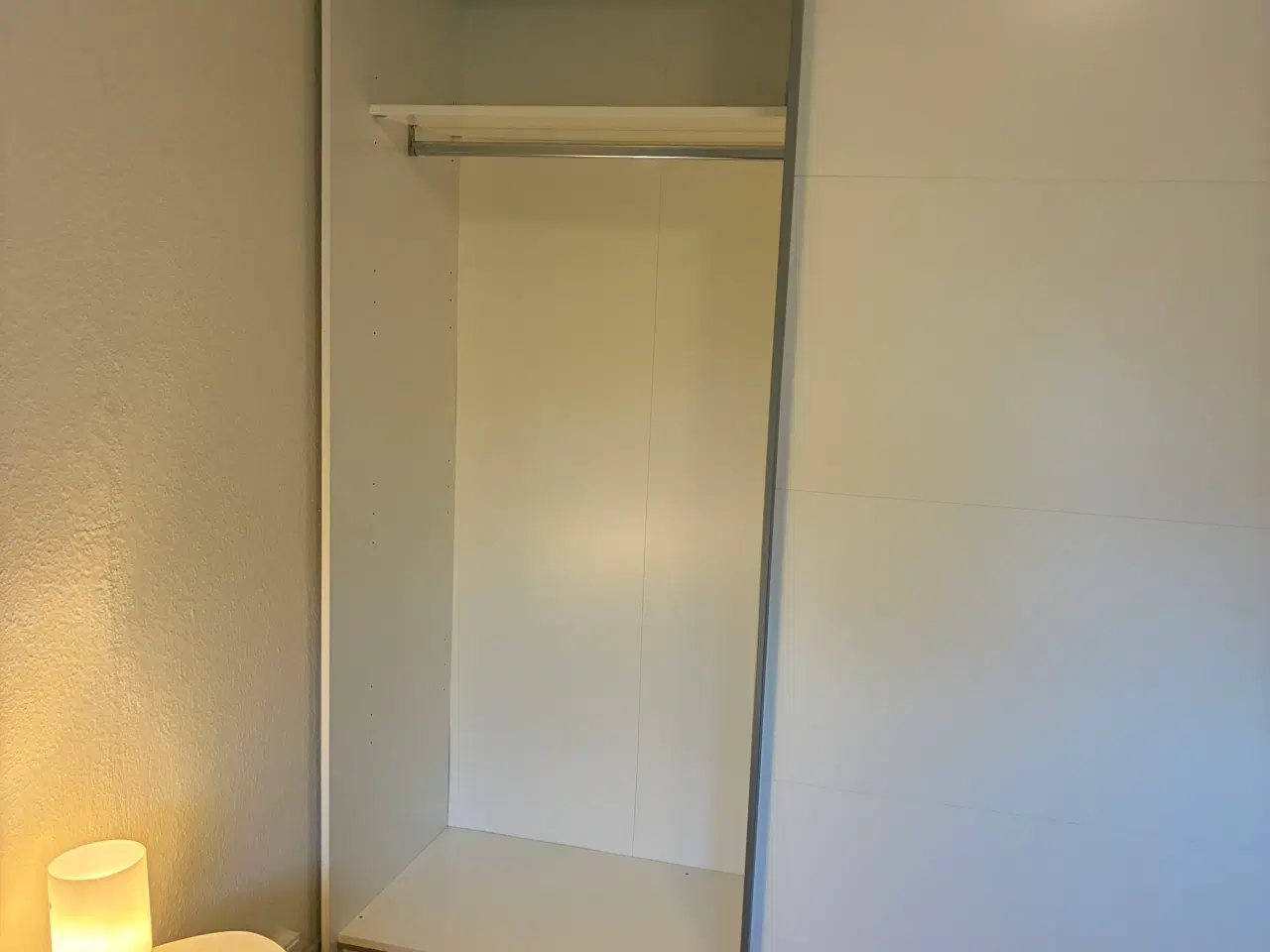 Billede 3 - Flot garderobeskab, hvis