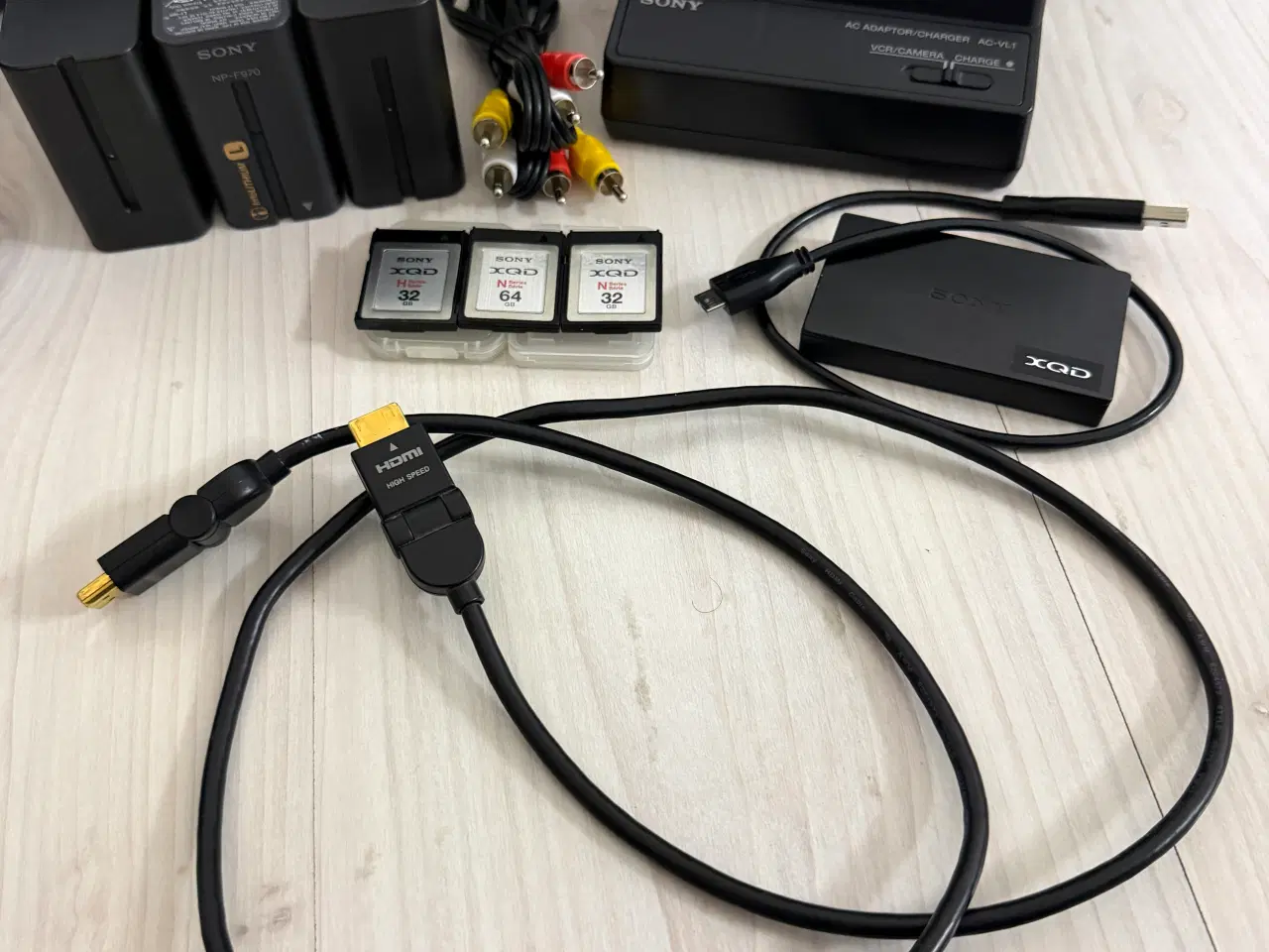 Billede 9 - Sony FDR-AX1 4K Camcorder – Kun 51 timer – Komplet