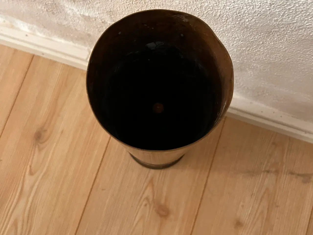 Billede 4 - 🔥 Smukt granathylster i messing – unik dekoration