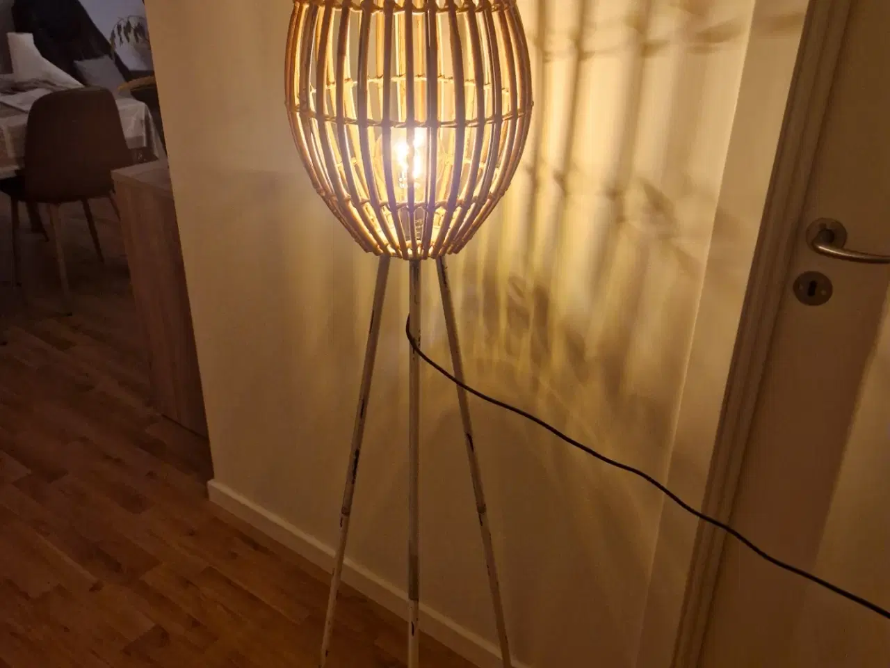 Billede 3 - Lampe incl flet/bambus skærm og pærer 