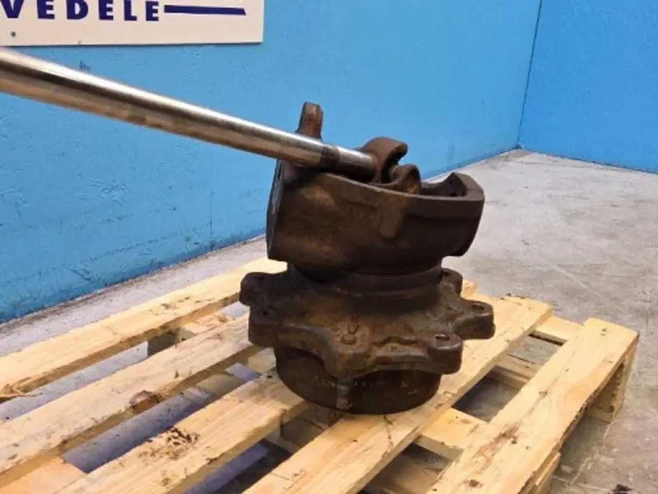 Billede 13 - New Holland LB 110 B Hjulnav R. 85817698