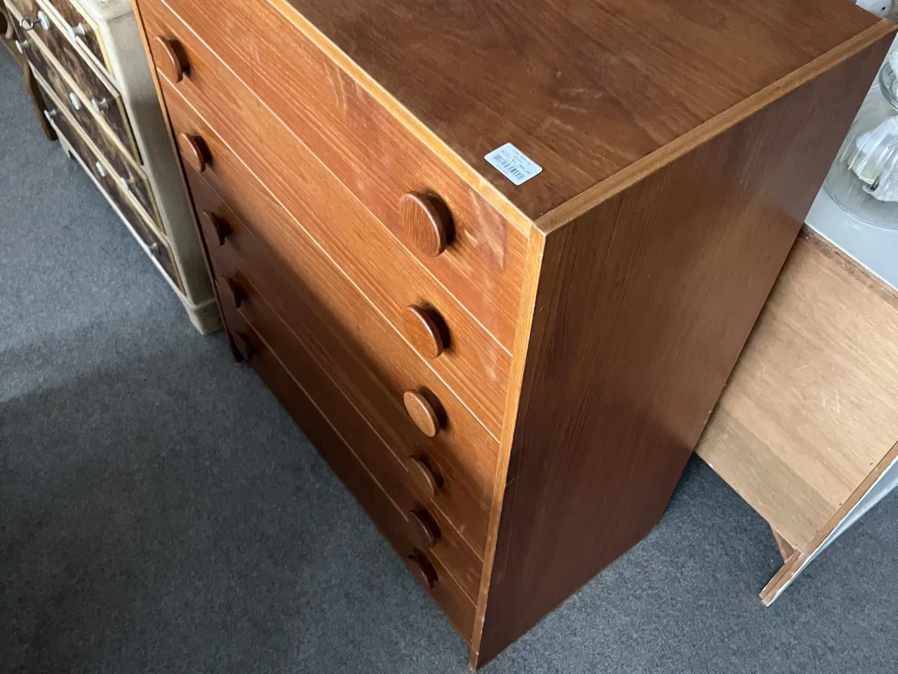 Billede 3 - Kommode i teak med store runde greb