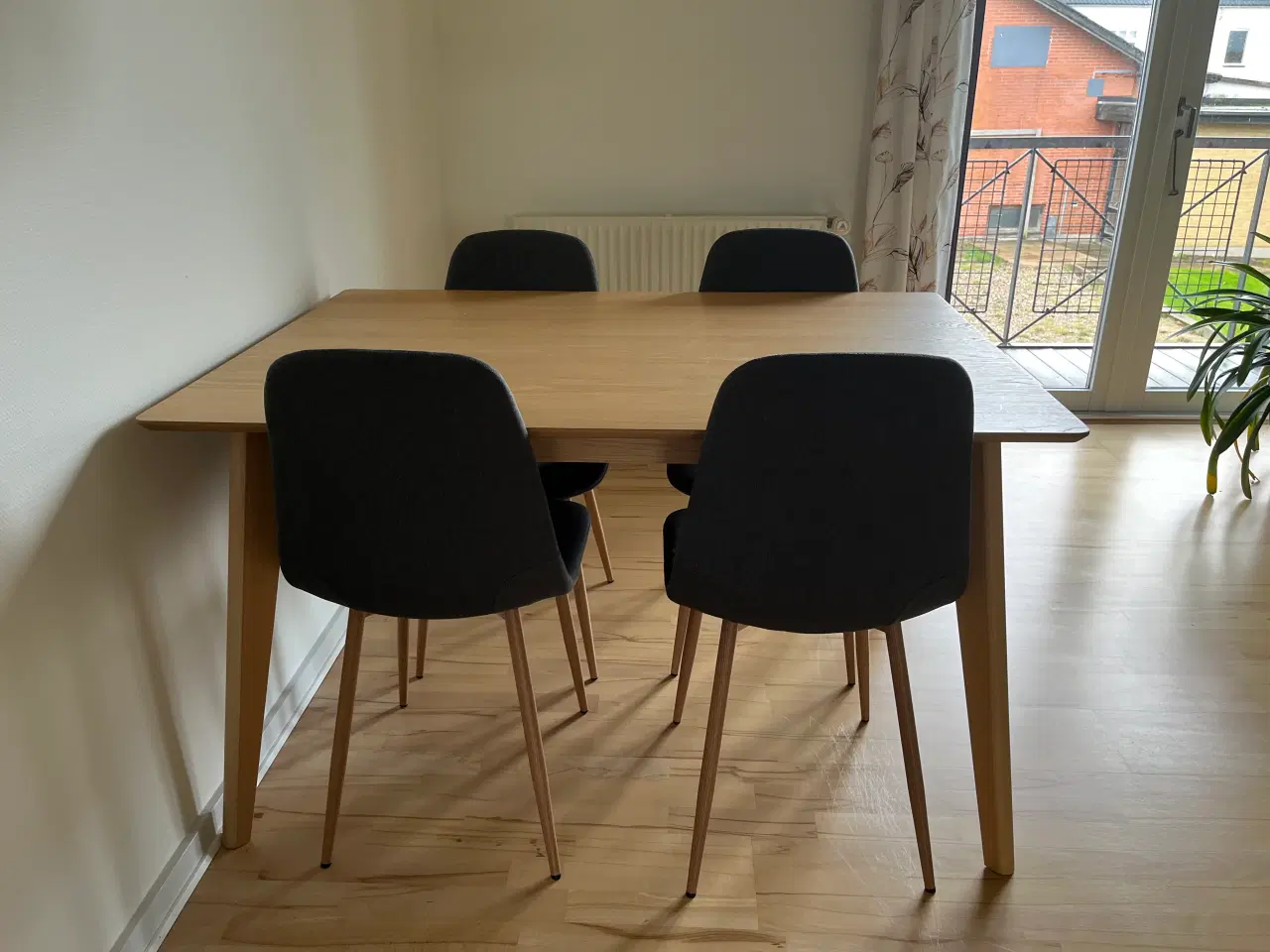 Billede 3 - Spisebord m. 6 stole