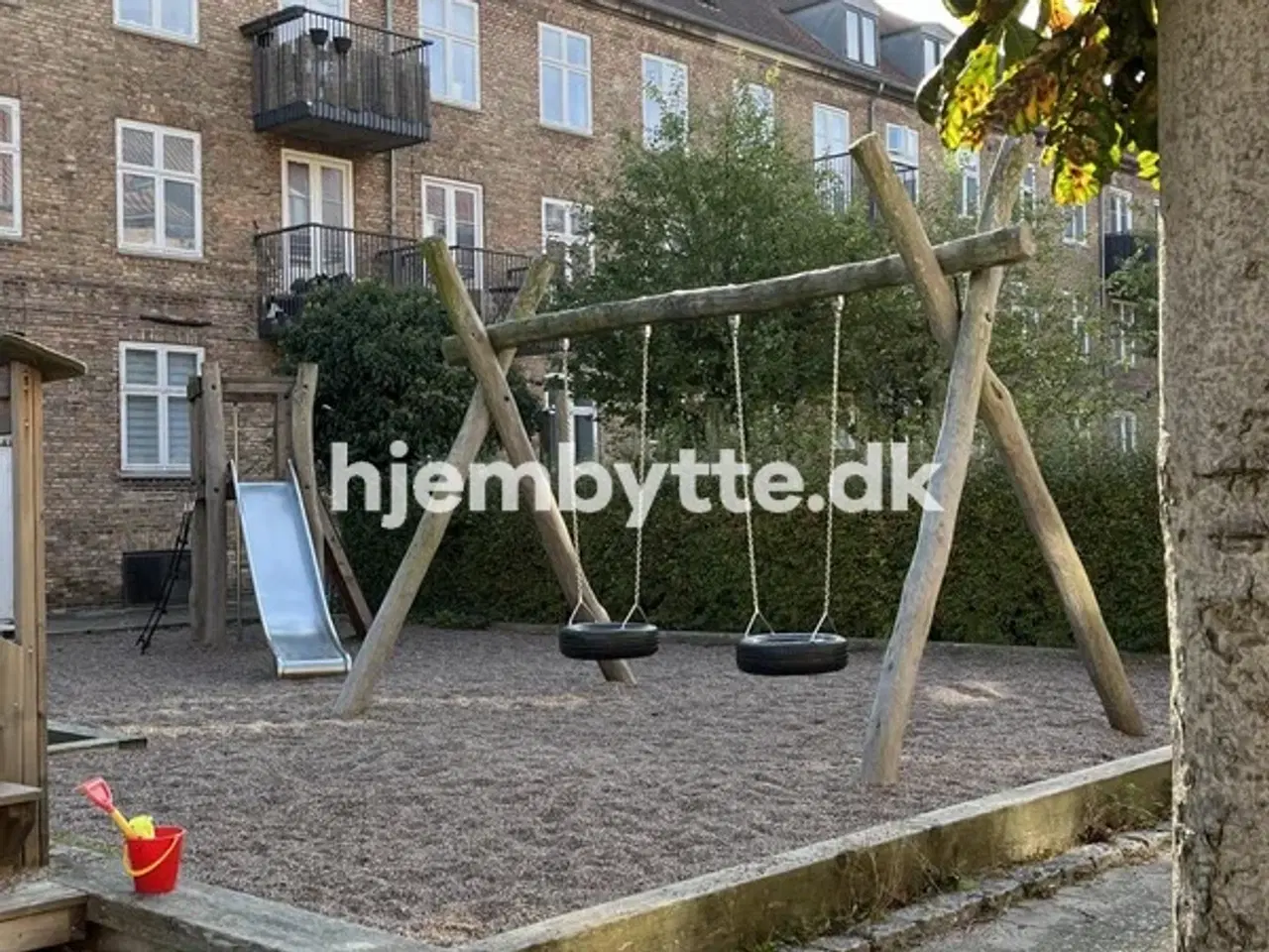 Billede 5 - Hjembytte - Genforeningspladsen