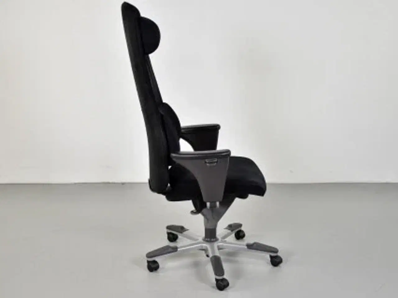 Billede 4 - Häg signet kontorstol i sort med armlæn og høj ryg