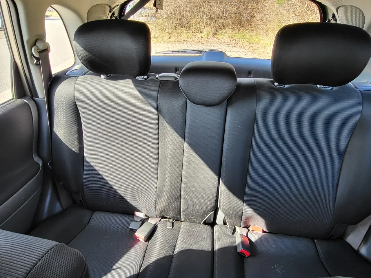 Billede 4 - ​Suzuki Liana 1,6 GLX – Nysynet, velholdt og hunde