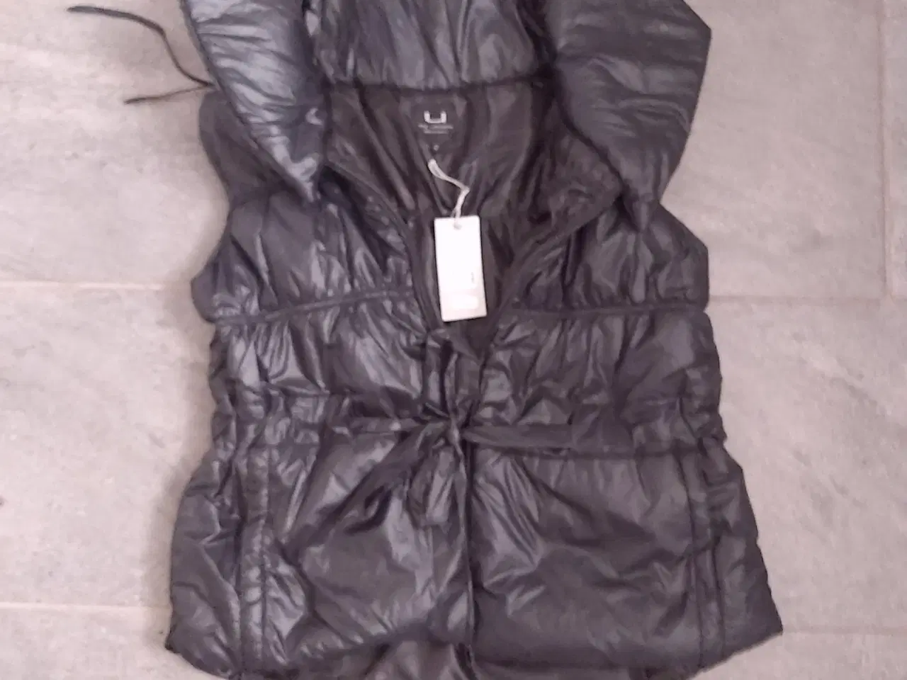 Billede 3 - Super fed vest ultra let og lækker