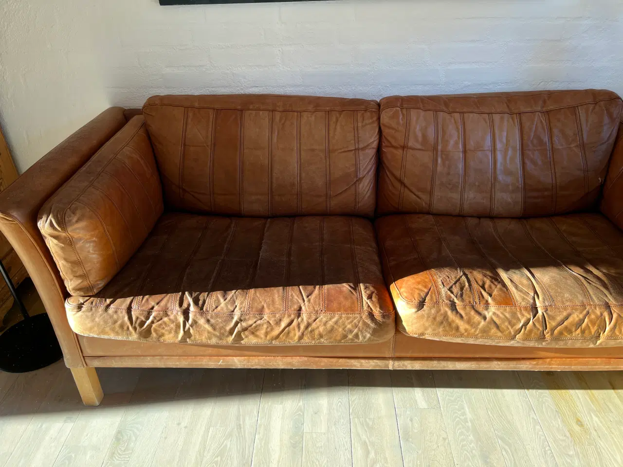 Billede 3 - Meget slidt 2 1/2 personers lædersofa