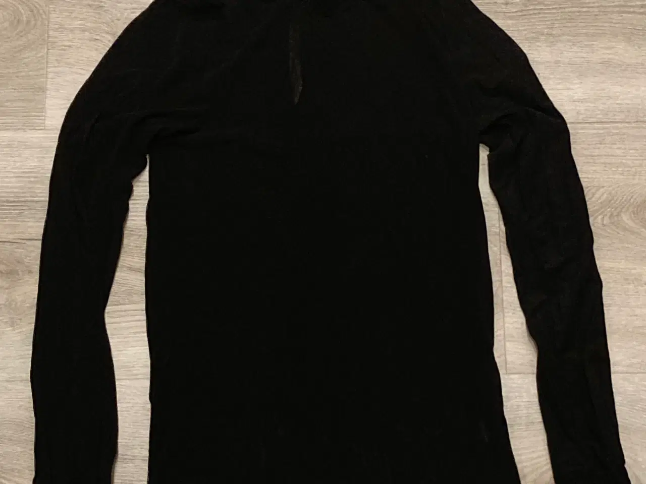 Billede 1 - Sort D-XEL bluse med stræk i str. 152