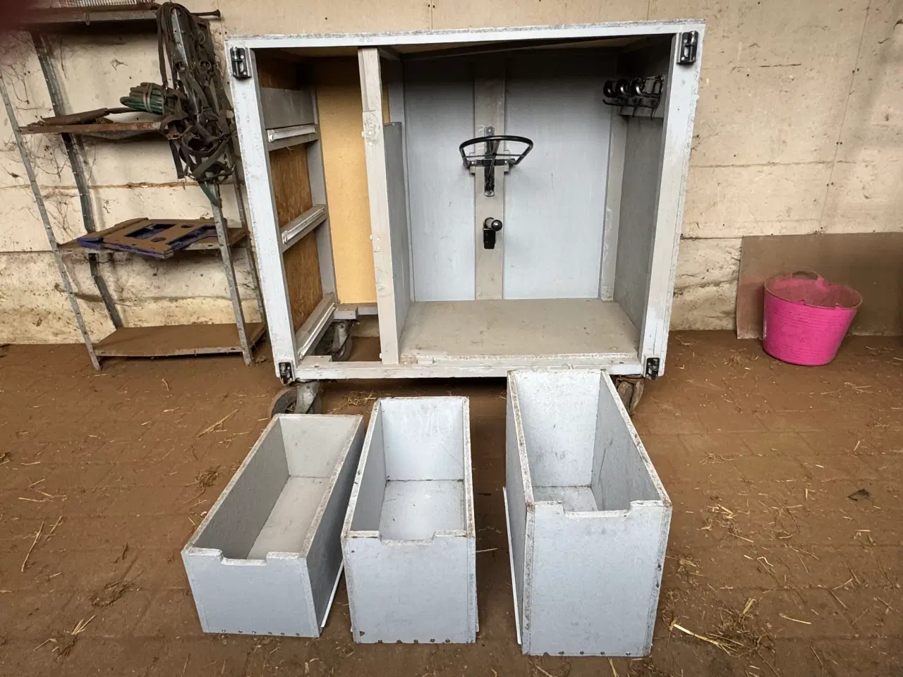 Billede 2 - Stort stævneskab