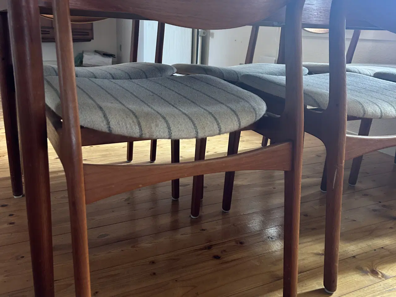 Billede 4 - Retro Spisebord i teak med 6 stole