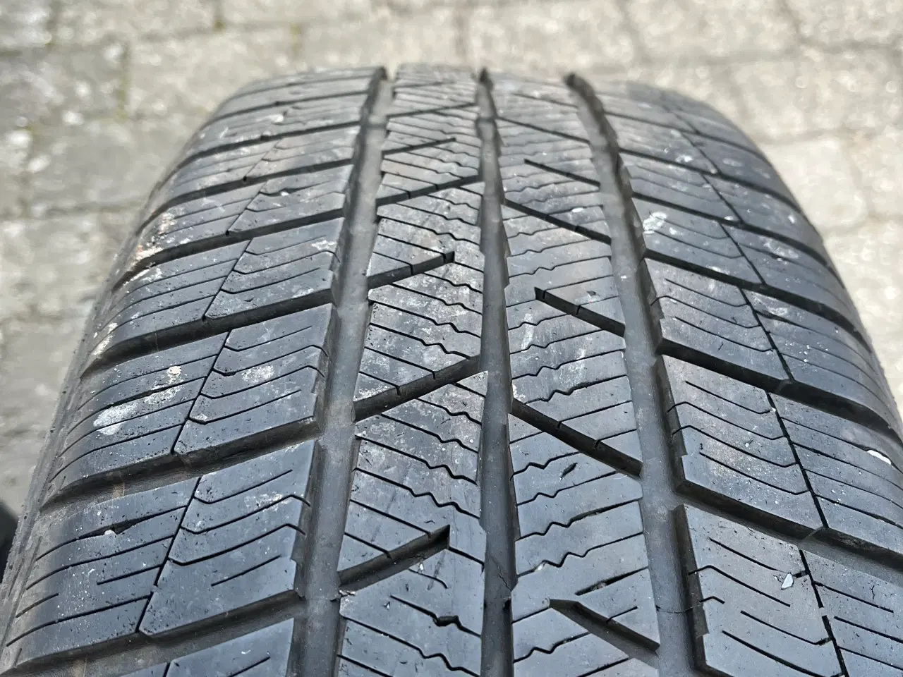 Billede 2 - VW T-Cross Chesterfield alufælge med vinterdæk