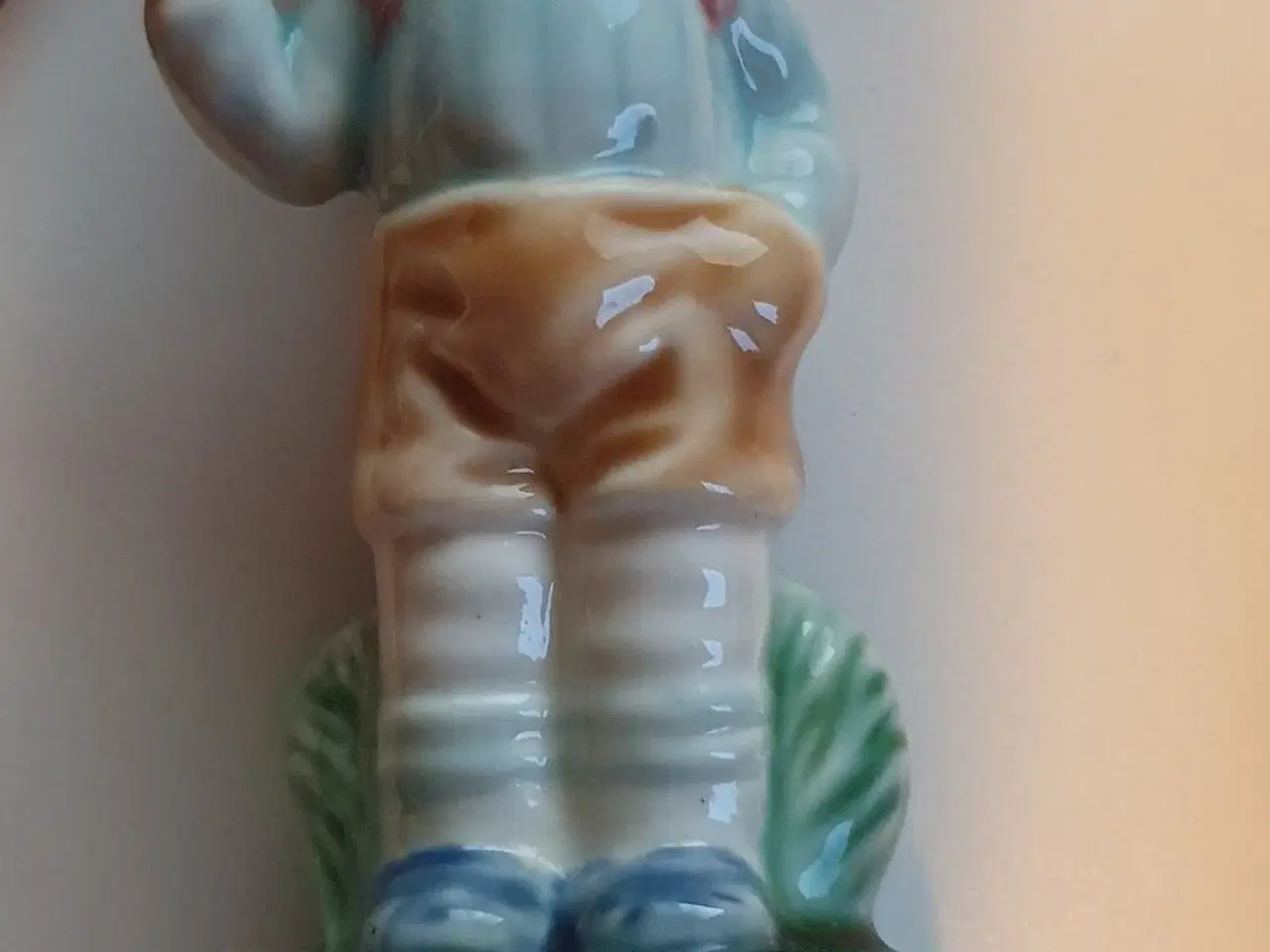 Billede 1 - Porcelænsfigur dreng med taske