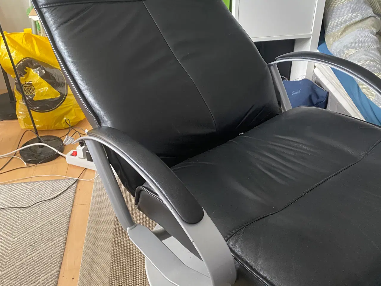 Billede 2 - Pæn lænestol med fodskammel