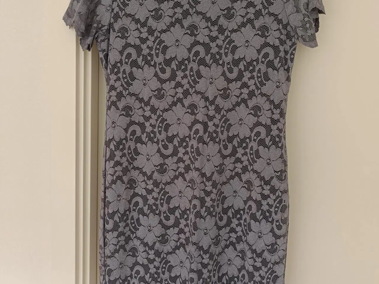 Billede 1 - Fin blondekjole str. M