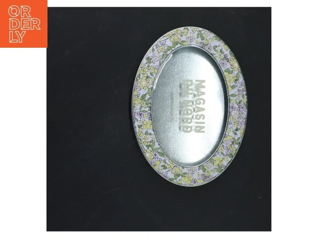 Billede 4 - Rund metal æske med blomsterprint fra Magasin du Nord (str. 18x13x4 cm)