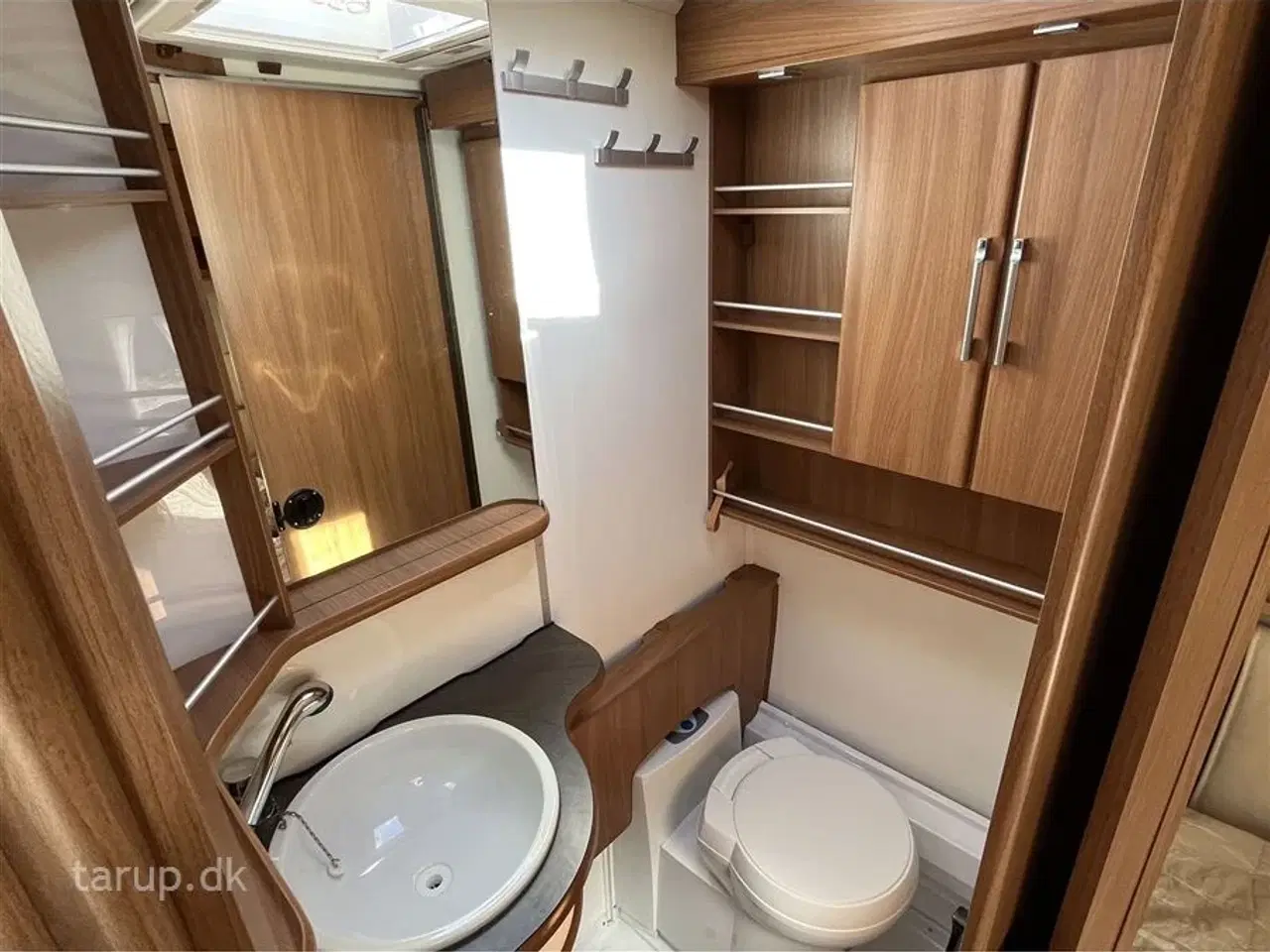Billede 13 - 2011 - Kabe Royal 560 XL KS   mover, rundsiddegruppe, ALDE centralvarme, skind i siddegruppe, vandbåren gulvvarme, køleskab, stabilisator, fransk dobbeltseng