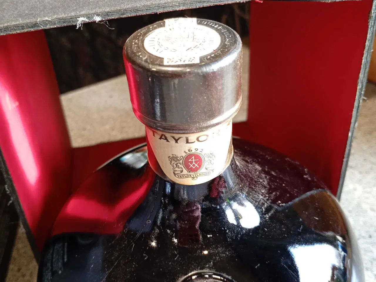 Billede 2 - Taylor s 325 jubilæum