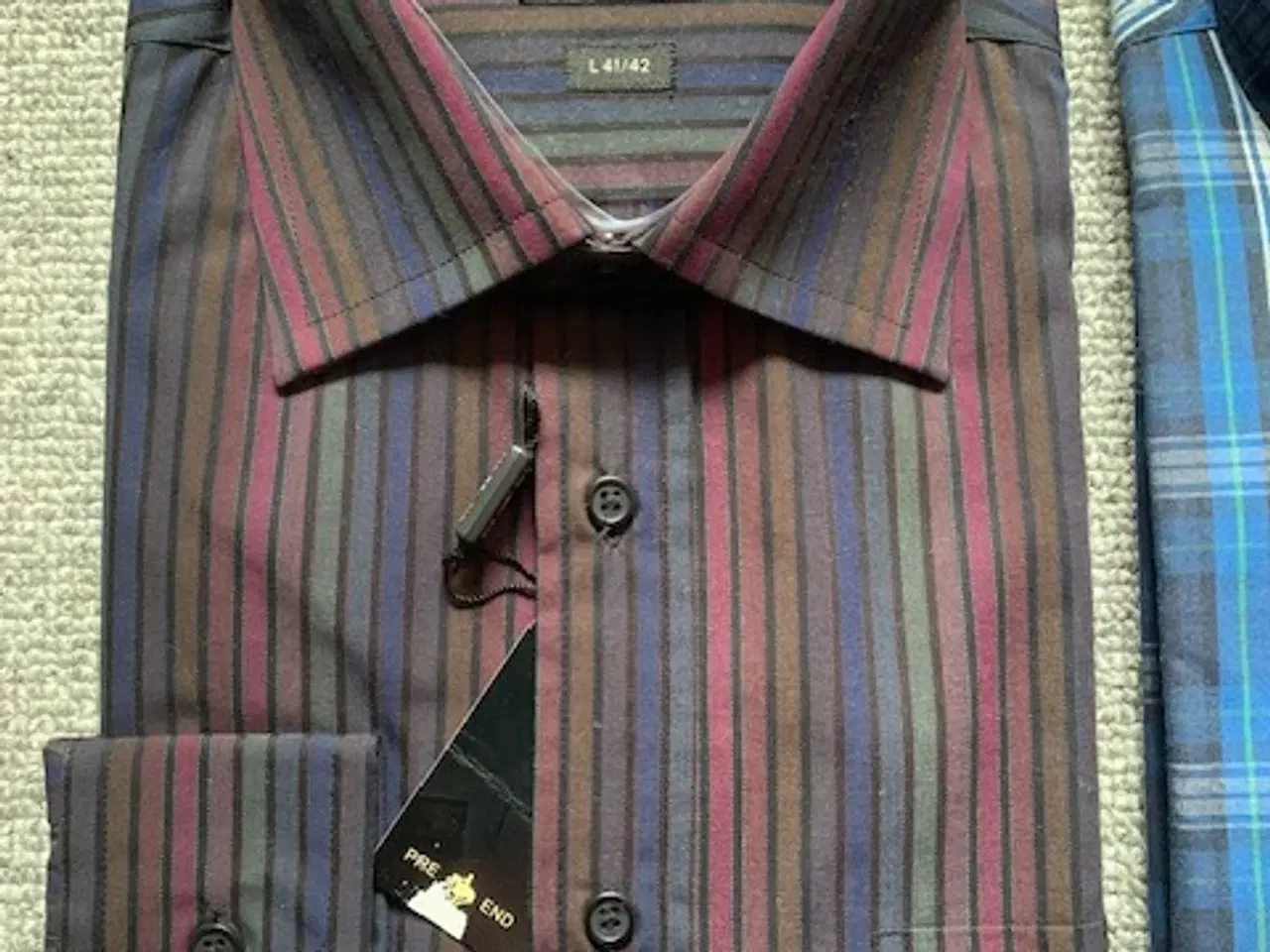 Billede 2 - Skjorter - bluse - Hummel sokker - samlet 120 kr.