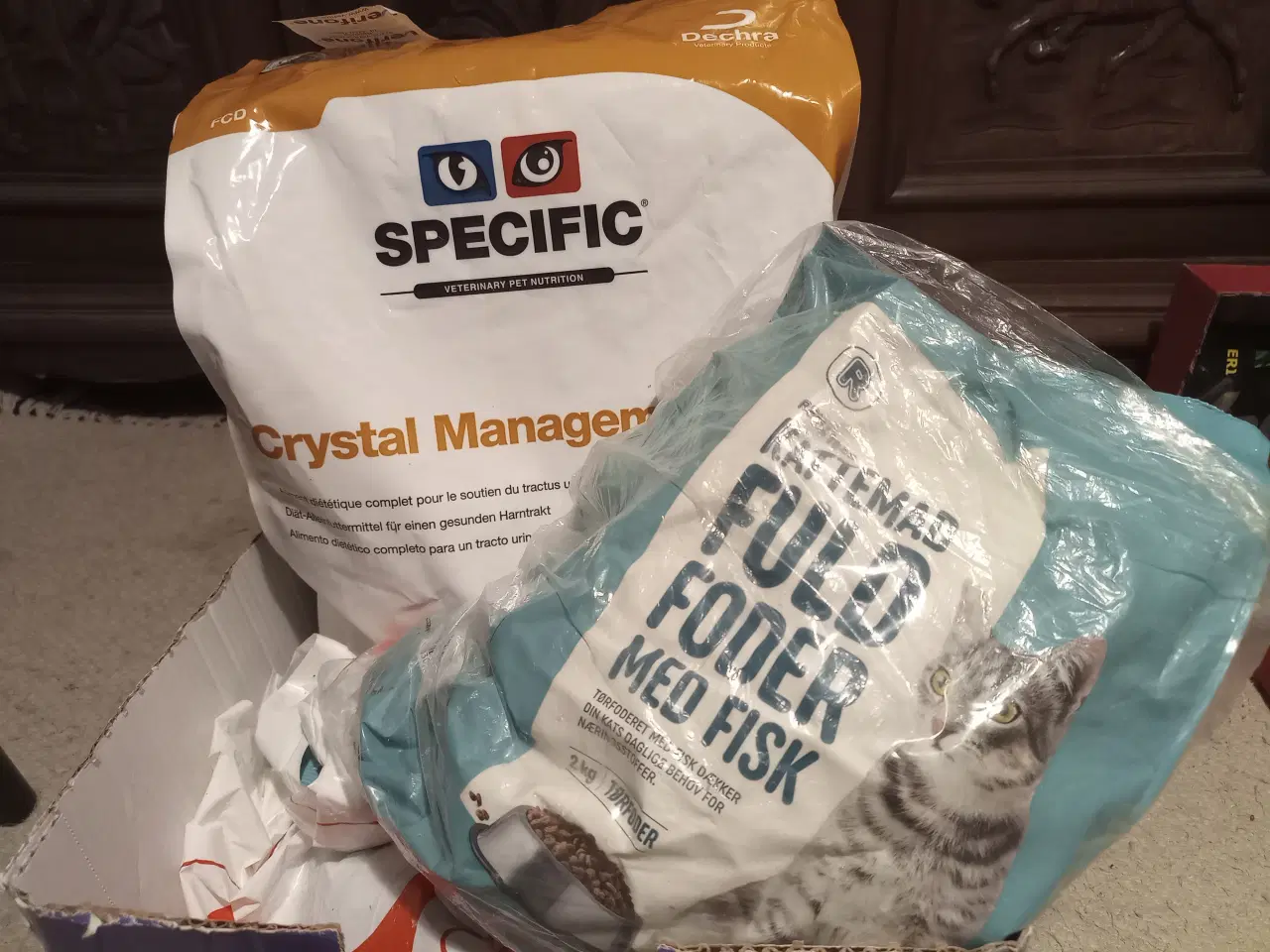 Billede 1 - Kattemad og -grus sælges, stykvis eller samlet