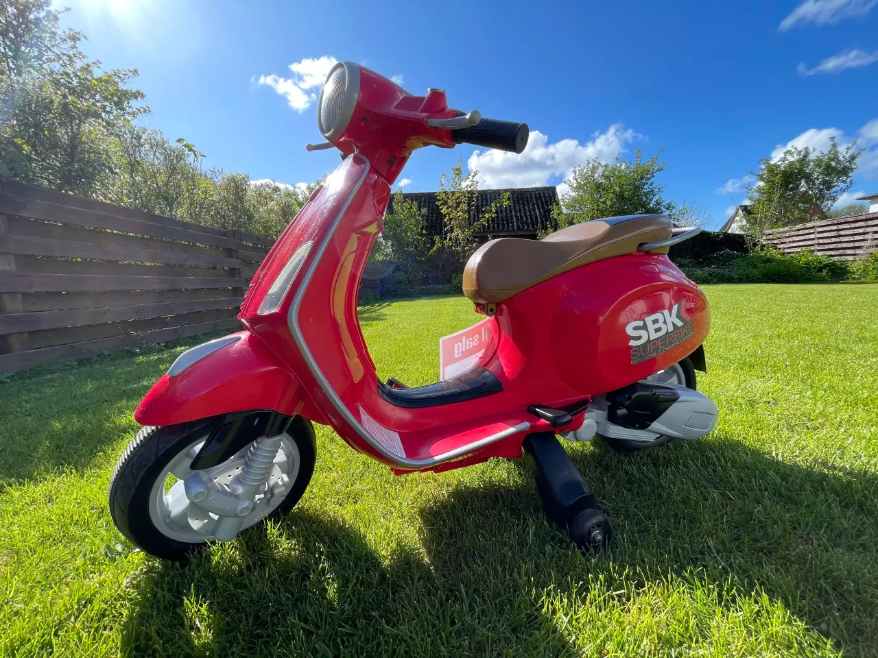 Billede 2 - Eldrevet Vespa 12V til børn