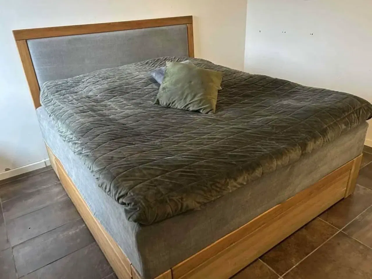 Billede 3 - Egetræ seng fra Tjørnbo møbler