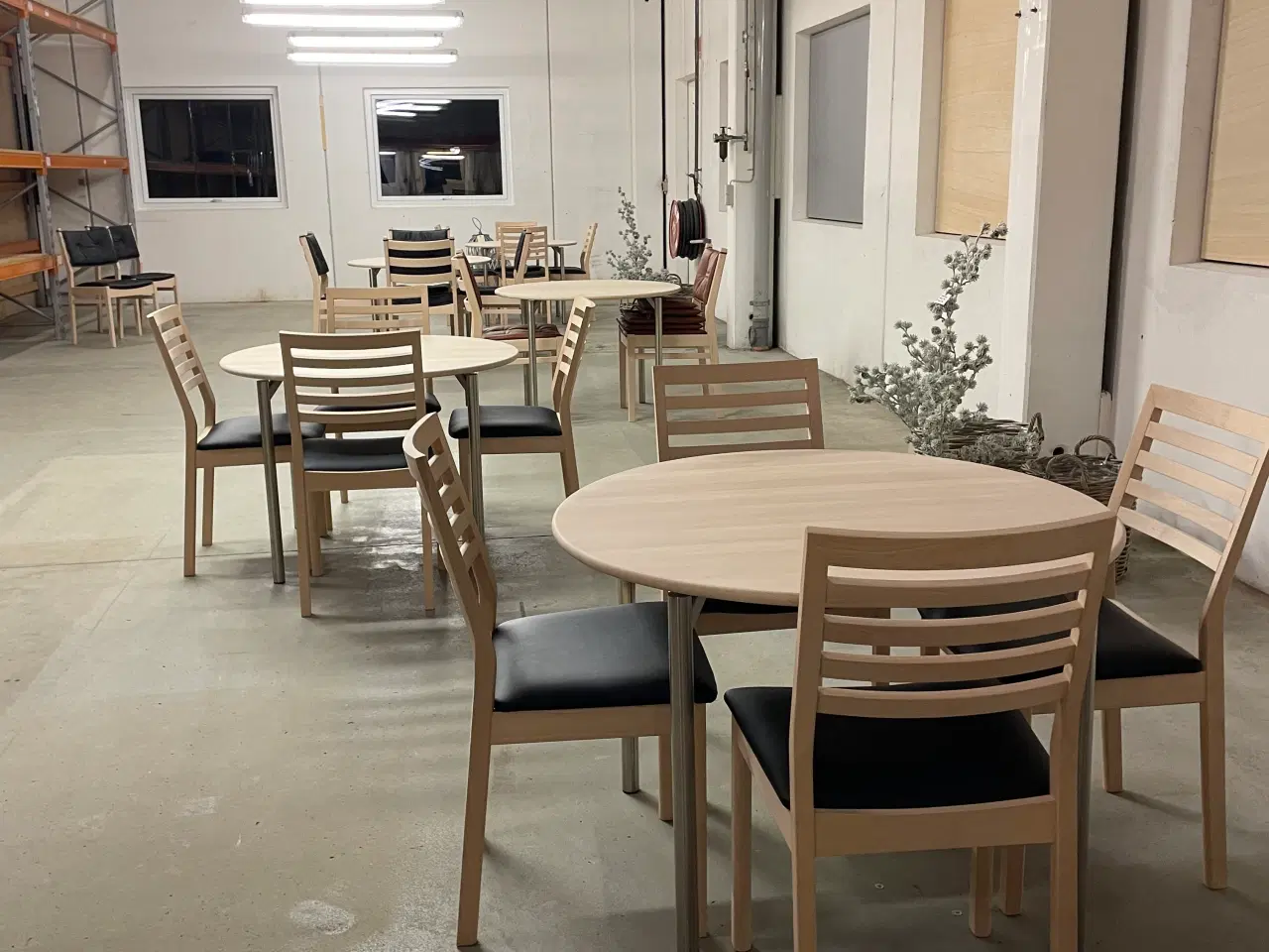 Billede 6 - Spisebord evt med stole