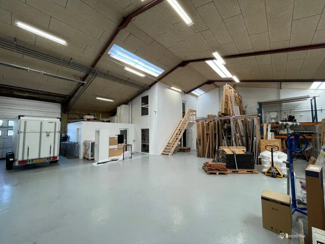 Billede 4 - Indhegnet lager med flotte kontorer