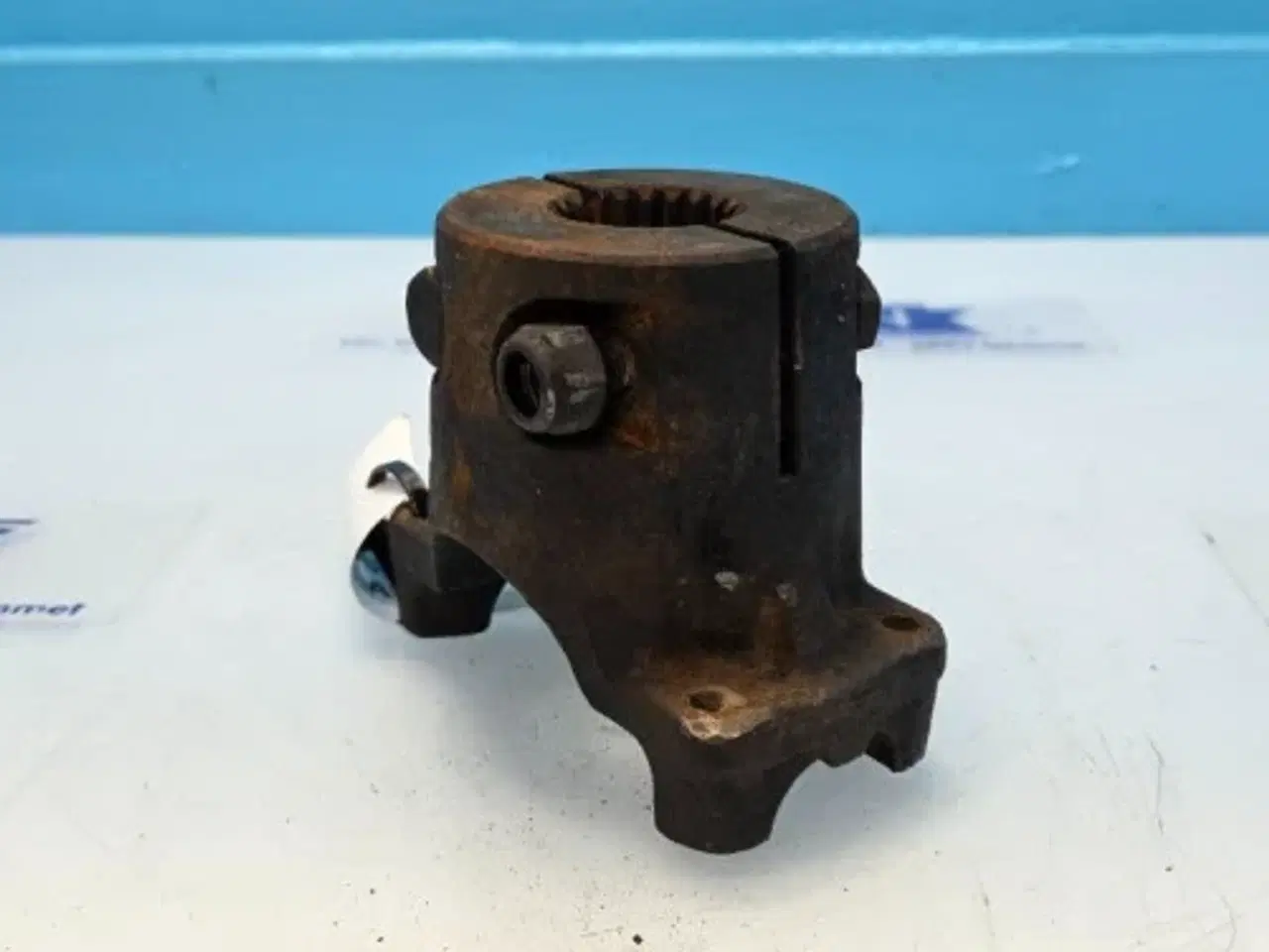 Billede 14 - New Holland LB115B Flange 9968049