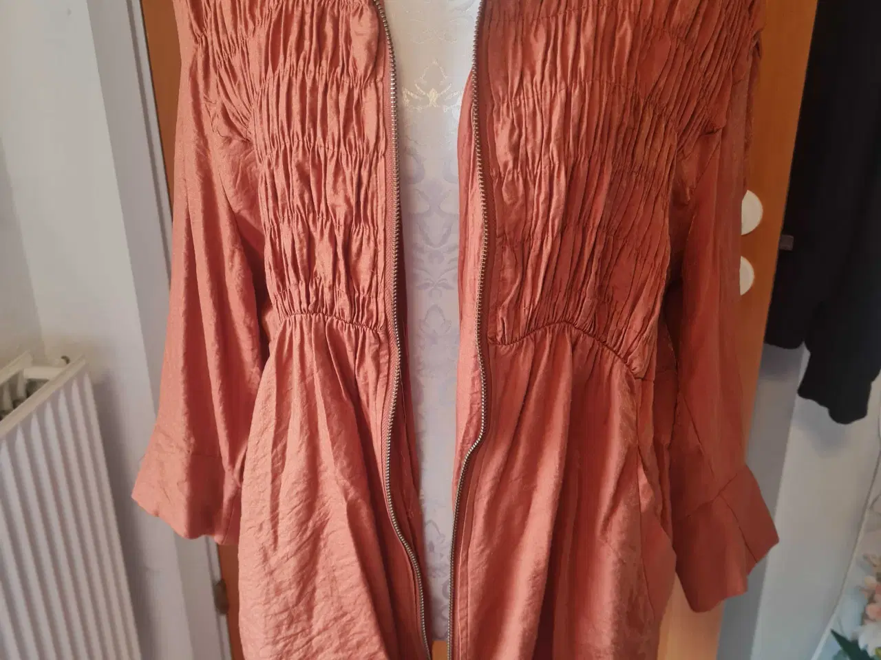 Billede 2 - Zhenzi jakke str m 46-48 rustbrun