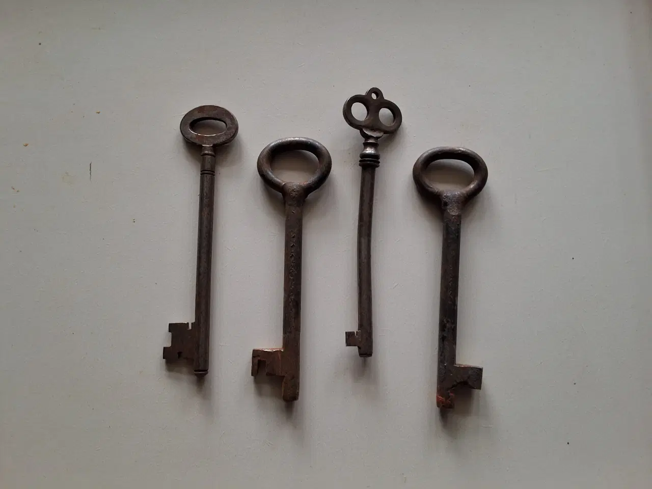 Billede 2 - Antik. 4 Gamle nøgler,  4for50kr.