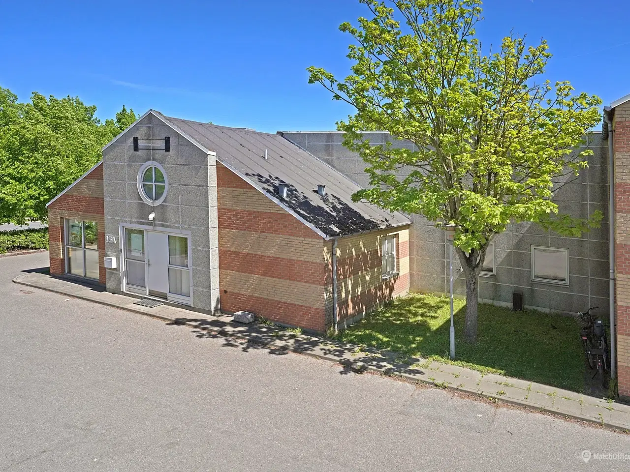 Billede 1 - Lager- og kontorlejemål i velholdt ejendom centralt i Roskilde