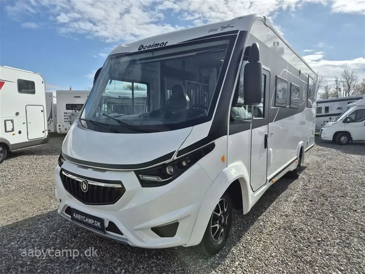 Billede 3 - 2020 - Benimar Amphitryon 997   NK-pakke. automatgear. solceller. ovn. lædersæder. queensbed.