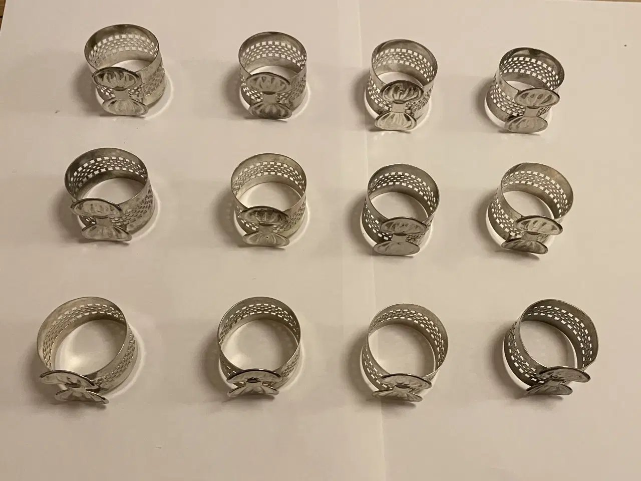 Billede 3 - Servietringe Sølvfarvet 12 stk !