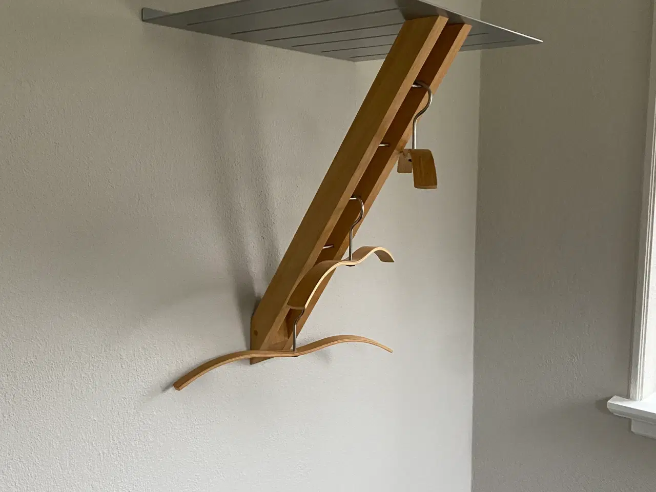 Billede 2 - Garderobemøbel “alu”/egetræ incl. 3 bøjler