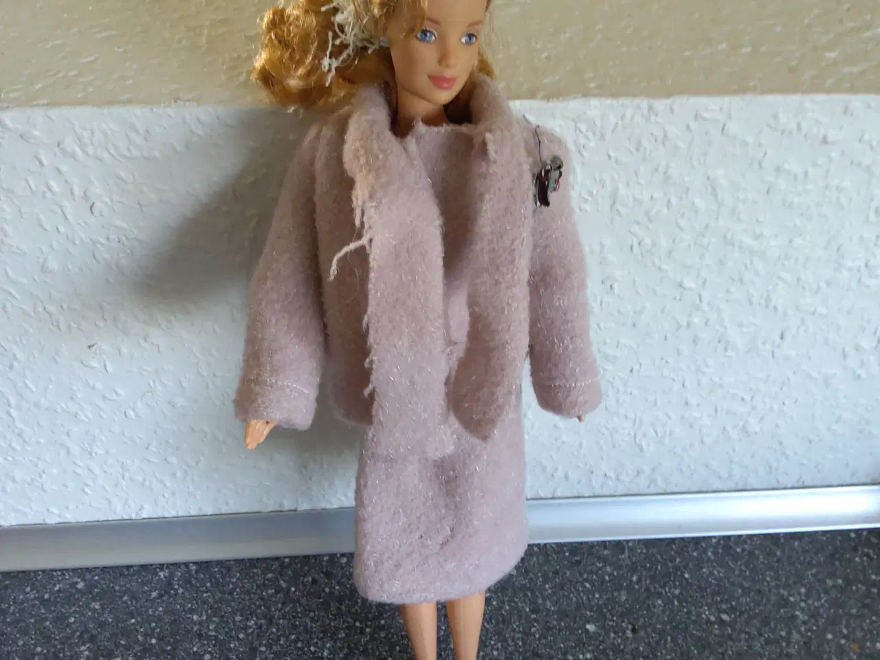 Billede 4 - Barbie dukker tøj