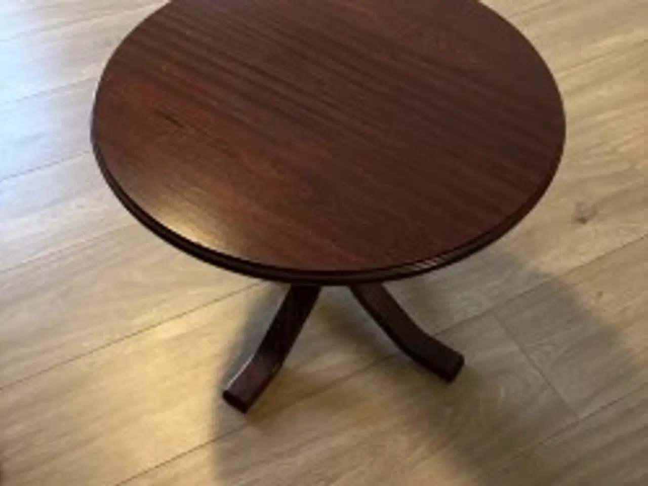 Billede 3 - 3 og 2 læder sofaer og rundt bord pris ialt 2.500 