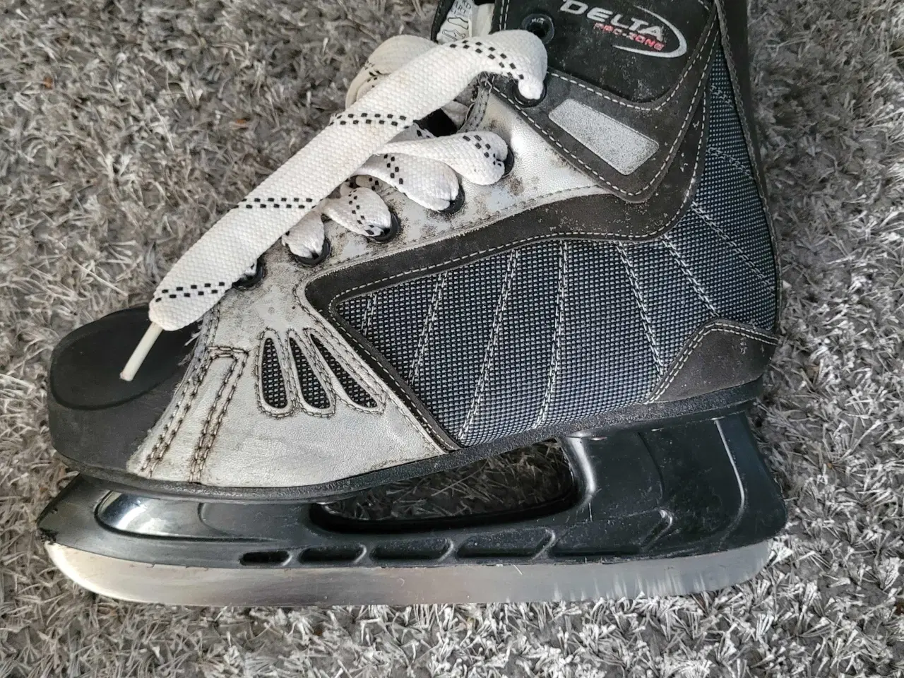 Billede 5 - fine skisæt 200kr  2 par skøjter 100kr