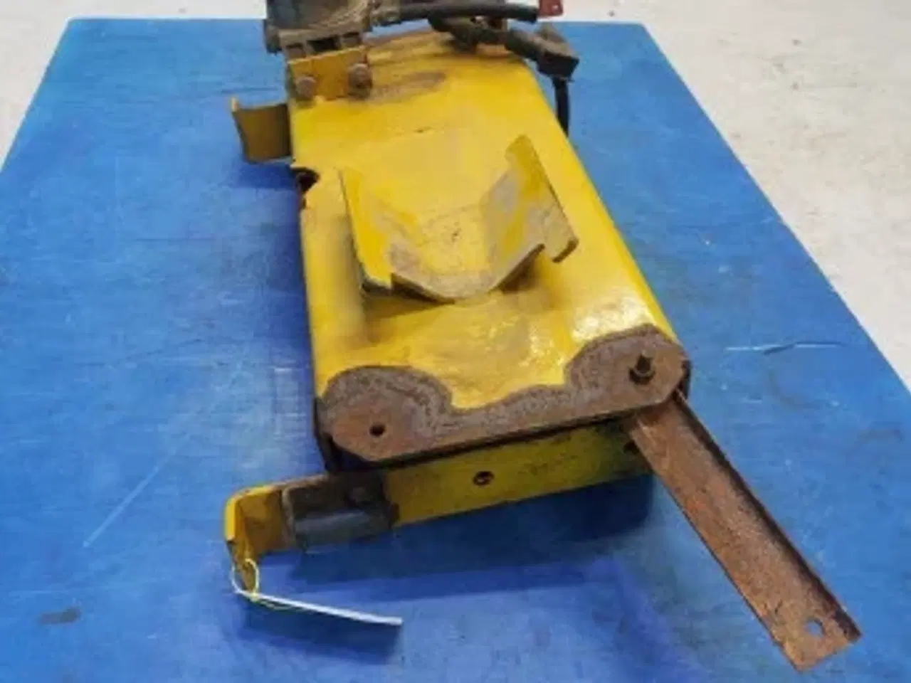 Billede 8 - Hydrema 906B Batteri Hylde med brandstofs filter 40030